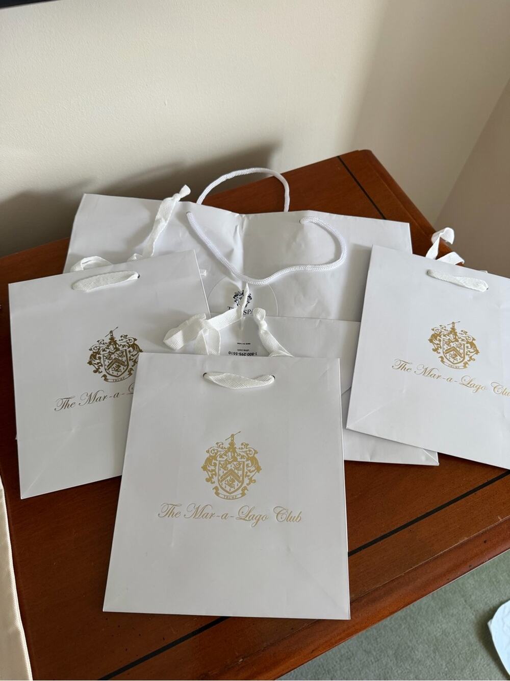 🗽3 The Mar-a-Lago Club White & Gold Gift Bags - Set